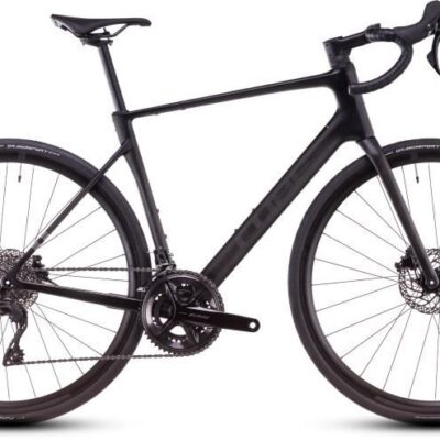 Cube Attain C:62 Race blackline
