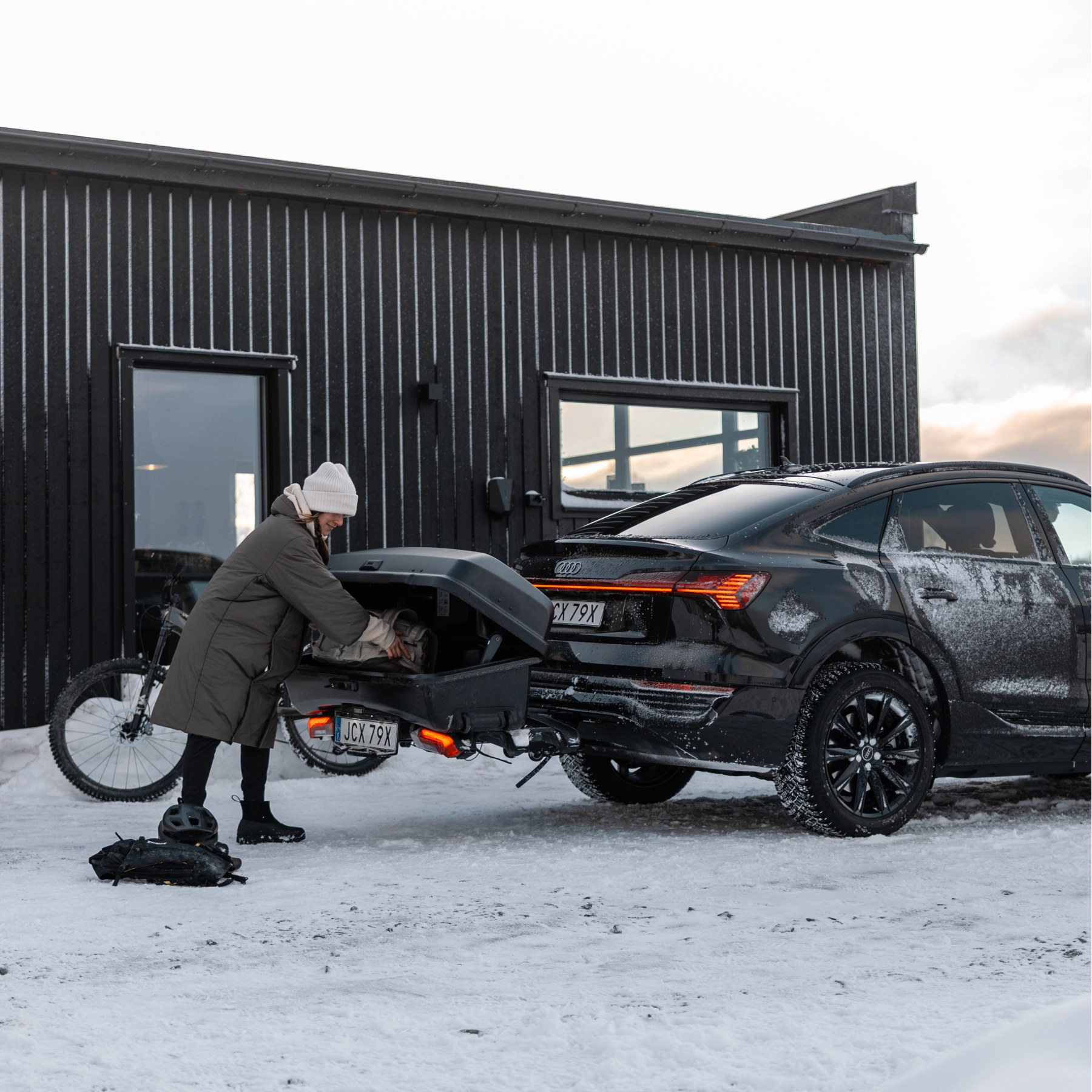 Thule Santu Gepäckbox für Heckträger EasyFold 3, EasyFold XT und Epos – Bild 9